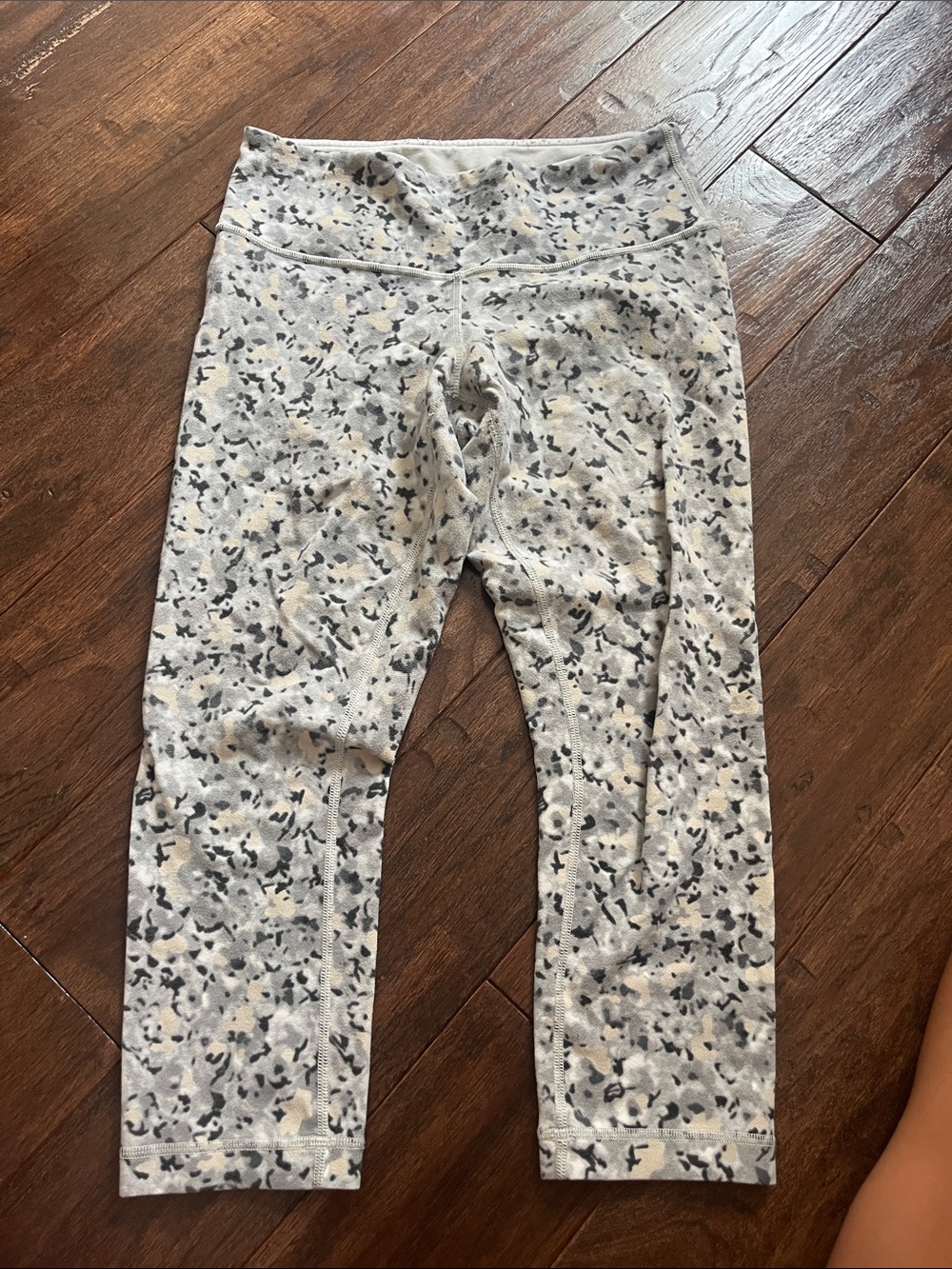 lululemon athletica Gray & Black Speckled Capris